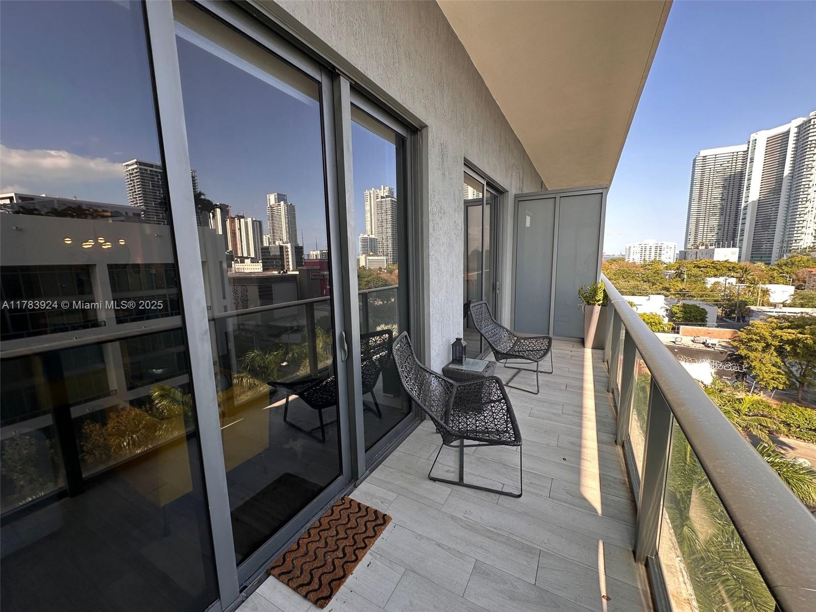 121 NE 34th St L602