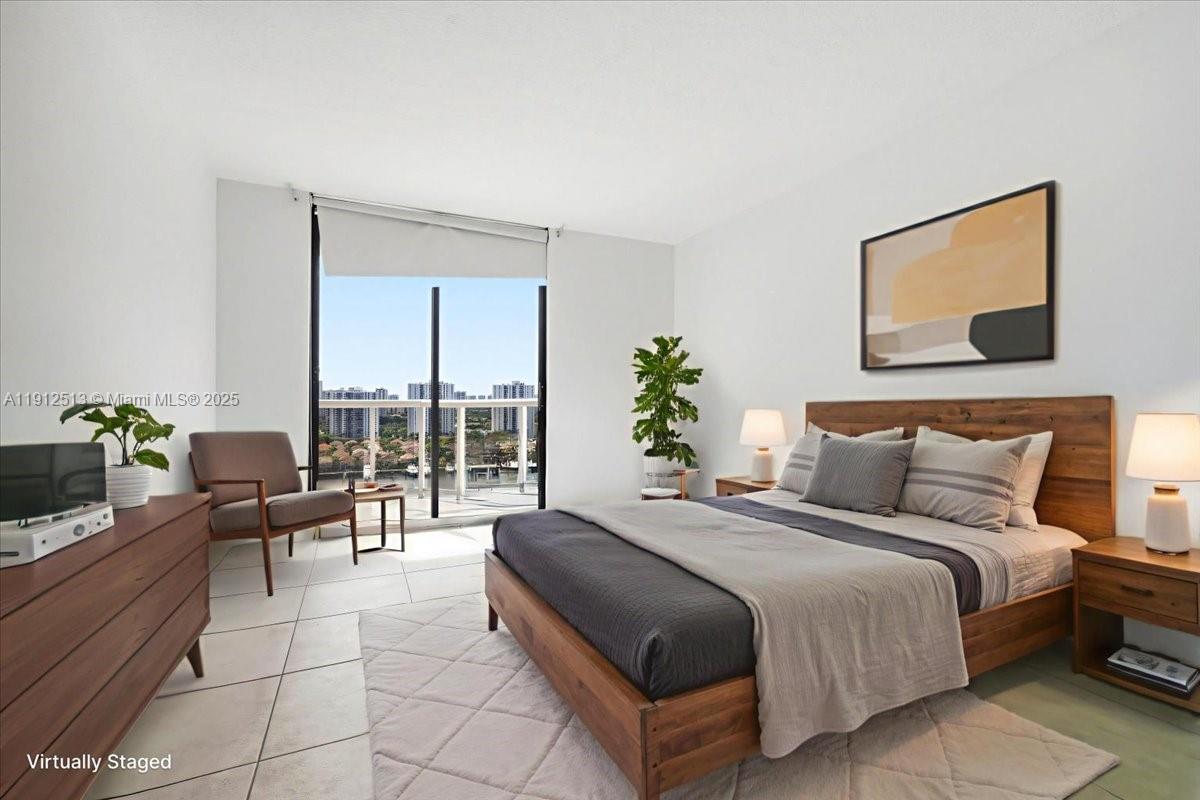 HARBORSIDE AT THE WATERWA - Residential