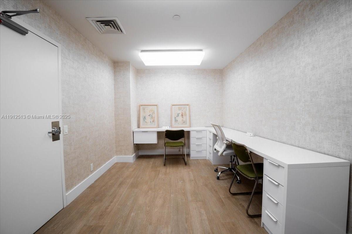 HARBORSIDE AT THE WATERWA - Residential