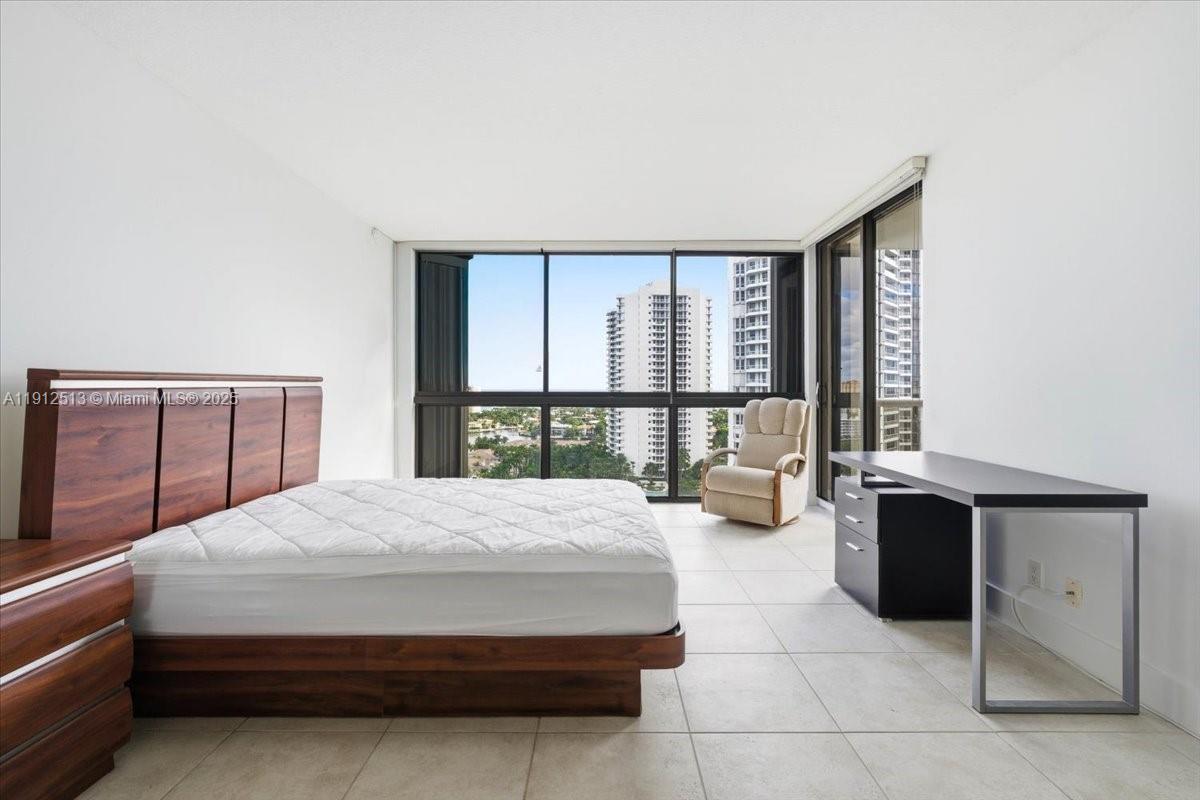 HARBORSIDE AT THE WATERWA - Residential