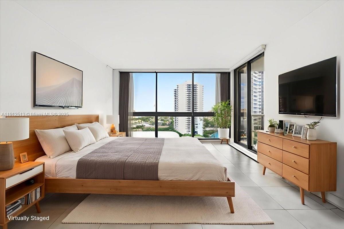 HARBORSIDE AT THE WATERWA - Residential