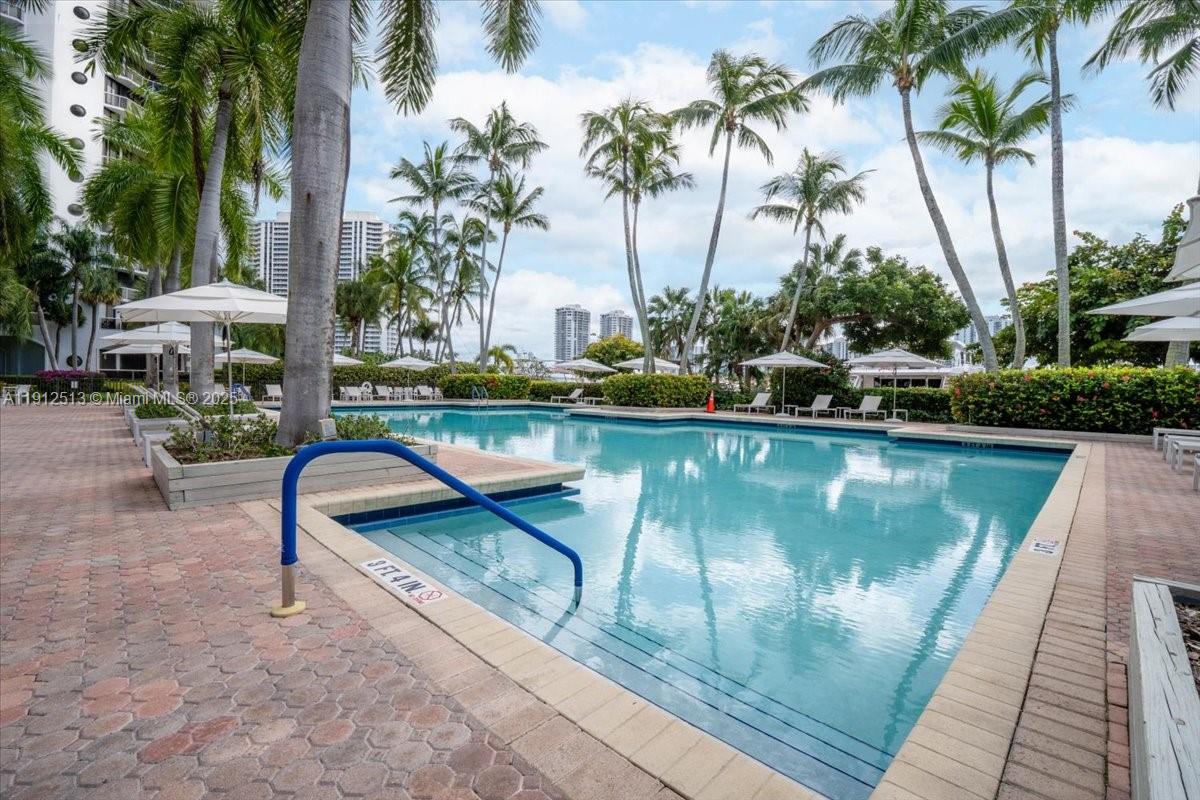 HARBORSIDE AT THE WATERWA - Residential