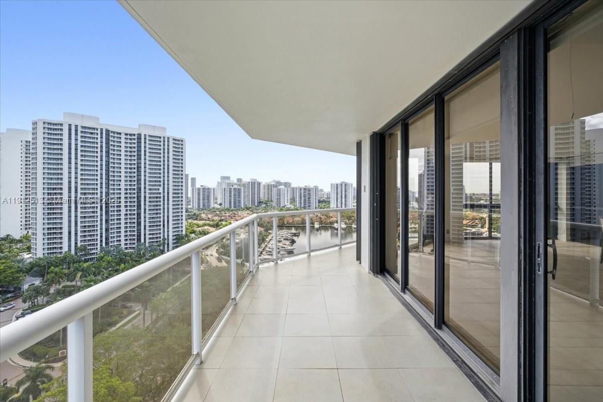 HARBORSIDE AT THE WATERWA - Residential