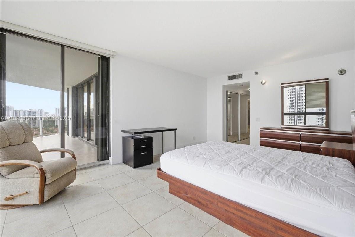 HARBORSIDE AT THE WATERWA - Residential