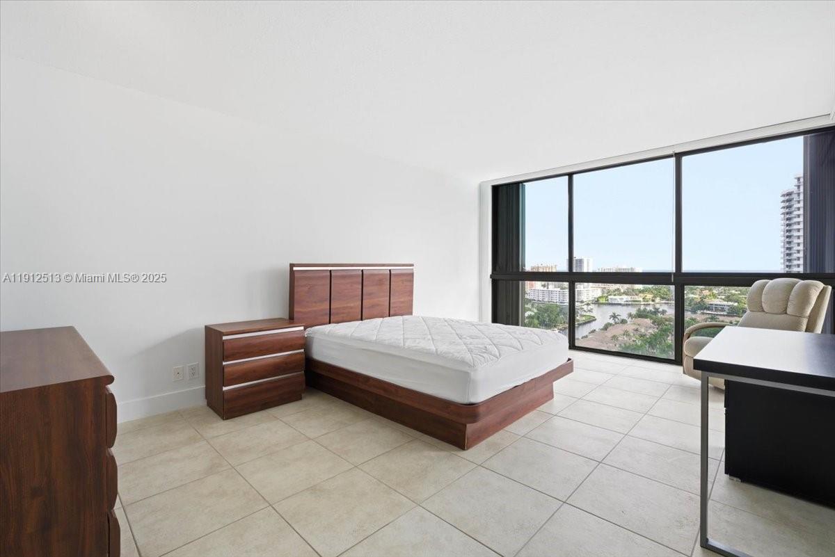 HARBORSIDE AT THE WATERWA - Residential