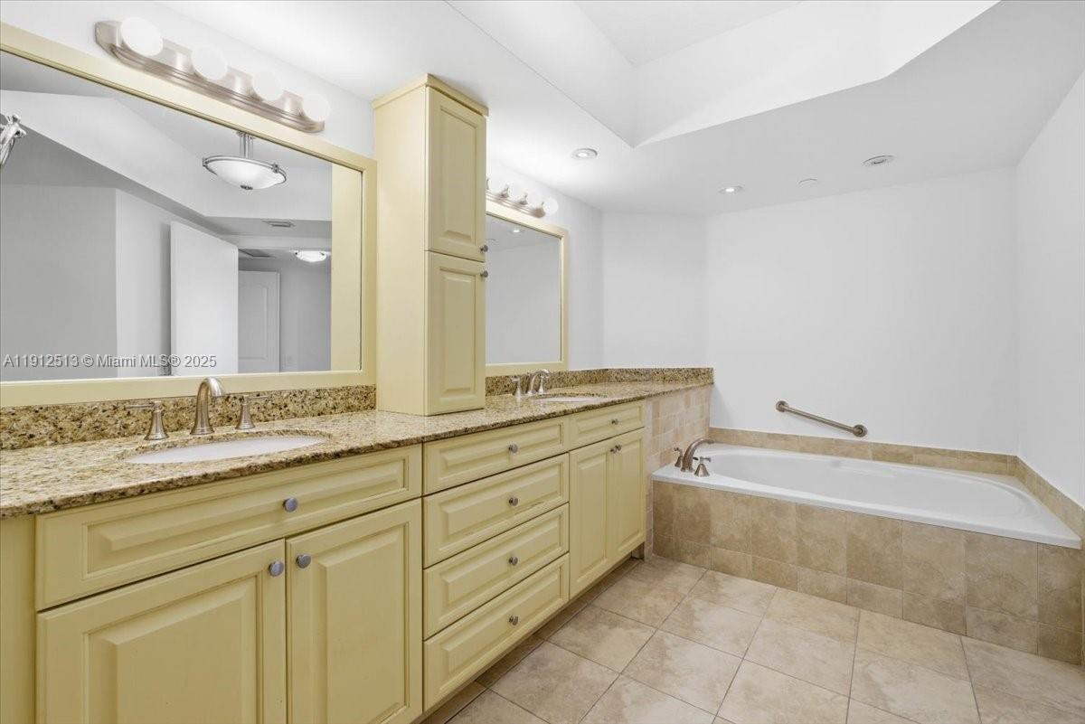 HARBORSIDE AT THE WATERWA - Residential