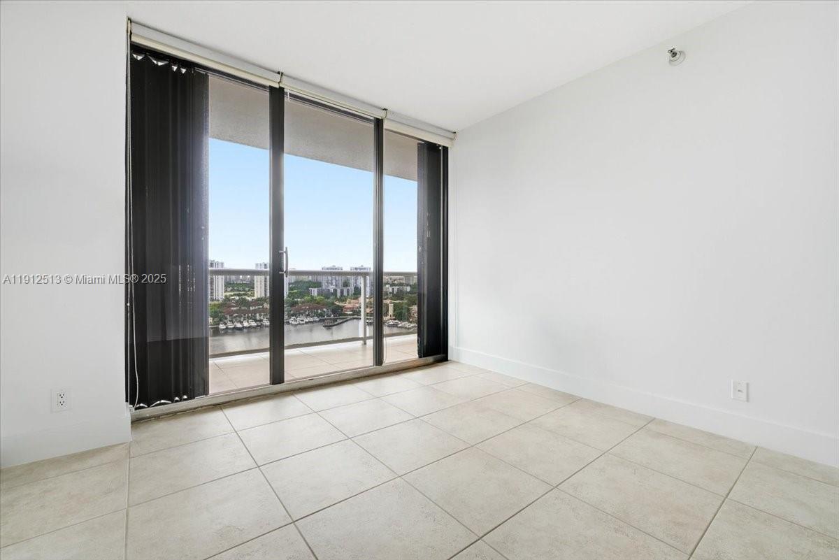 HARBORSIDE AT THE WATERWA - Residential