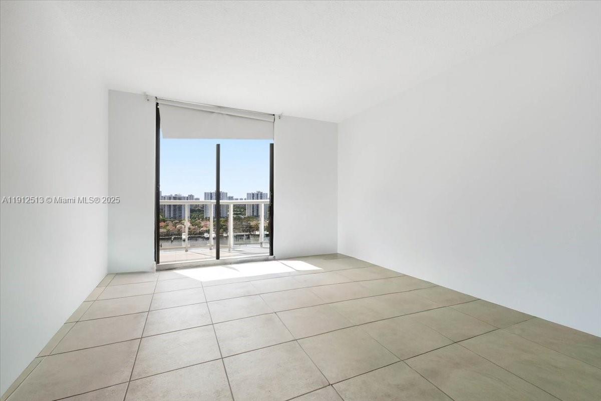 HARBORSIDE AT THE WATERWA - Residential