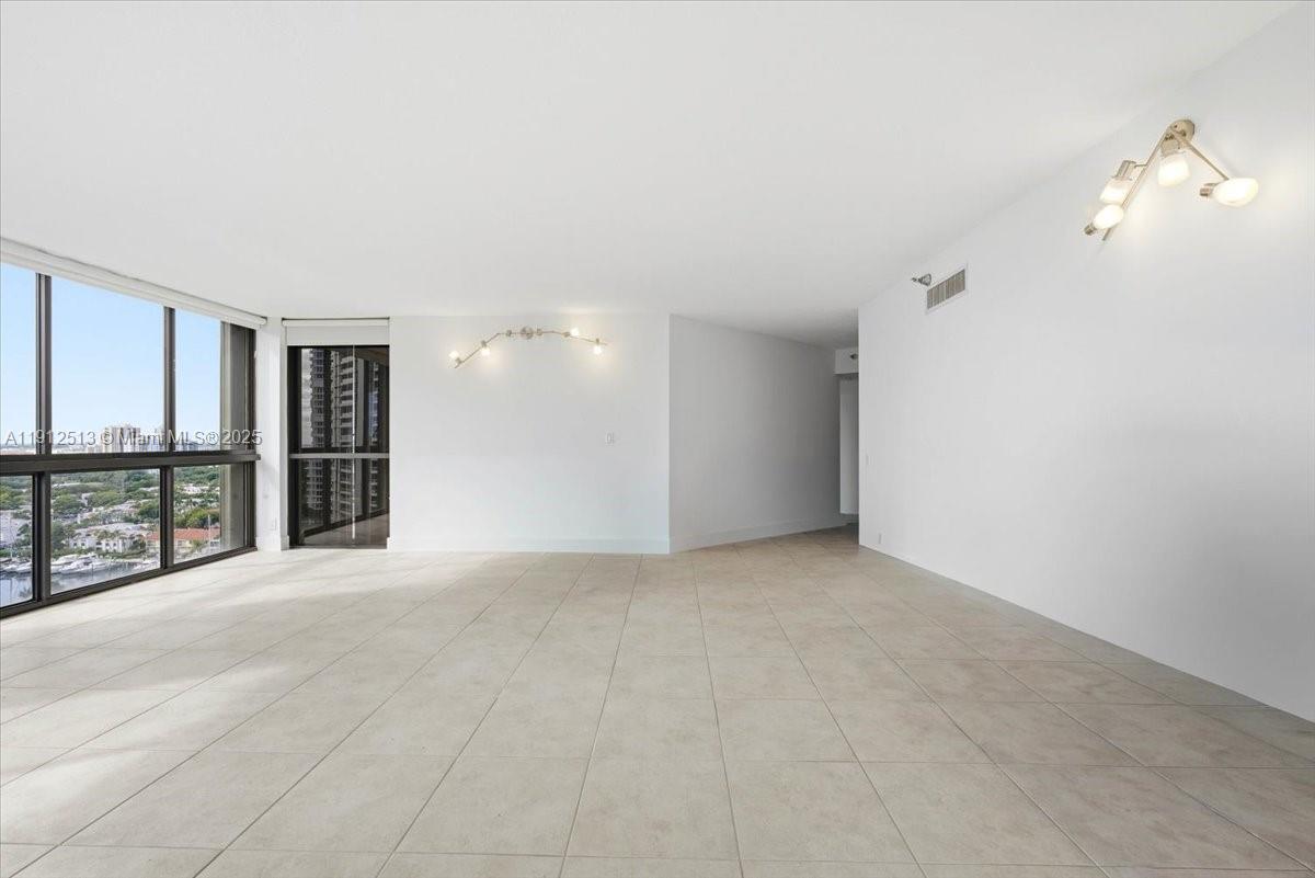 HARBORSIDE AT THE WATERWA - Residential