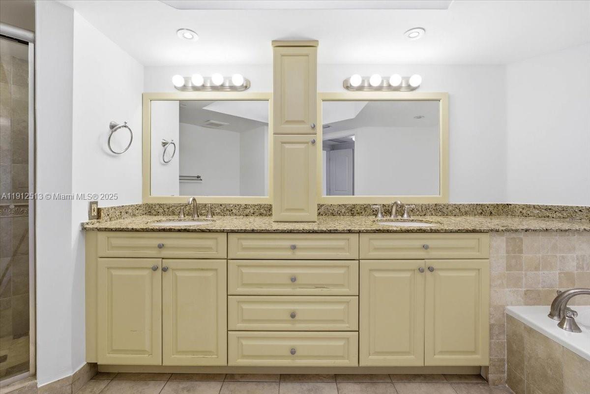 HARBORSIDE AT THE WATERWA - Residential