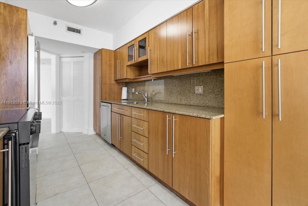 HARBORSIDE AT THE WATERWA - Residential