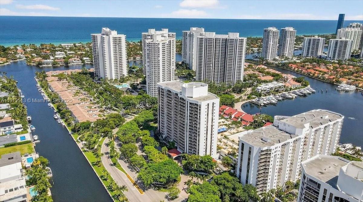 HARBORSIDE AT THE WATERWA - Residential