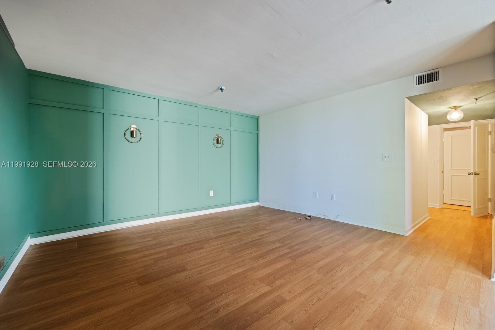 COCO WOOD CONDO - Residential