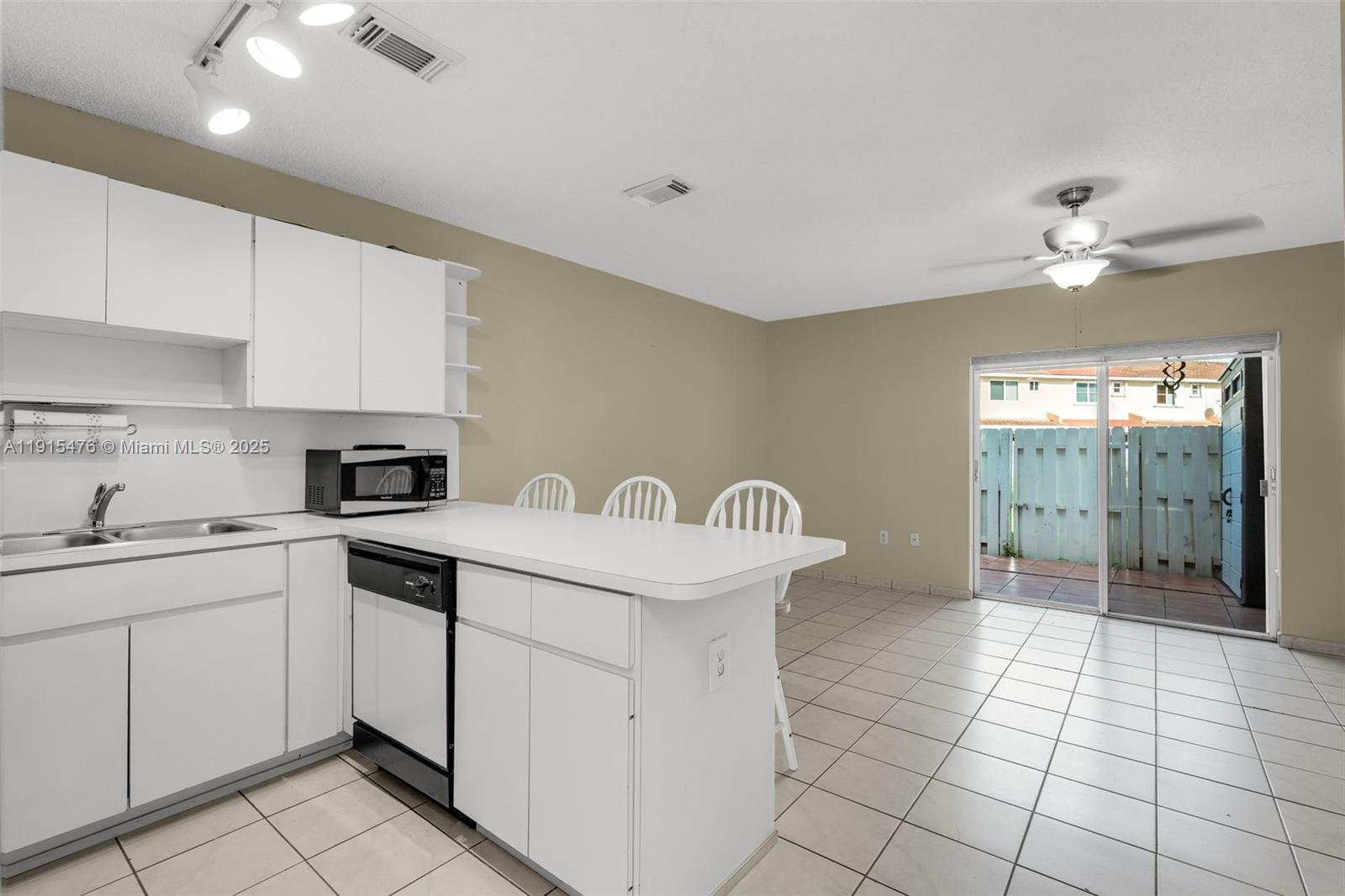 KENDALE LAKES NORTH SEC 9 - Residential Lease