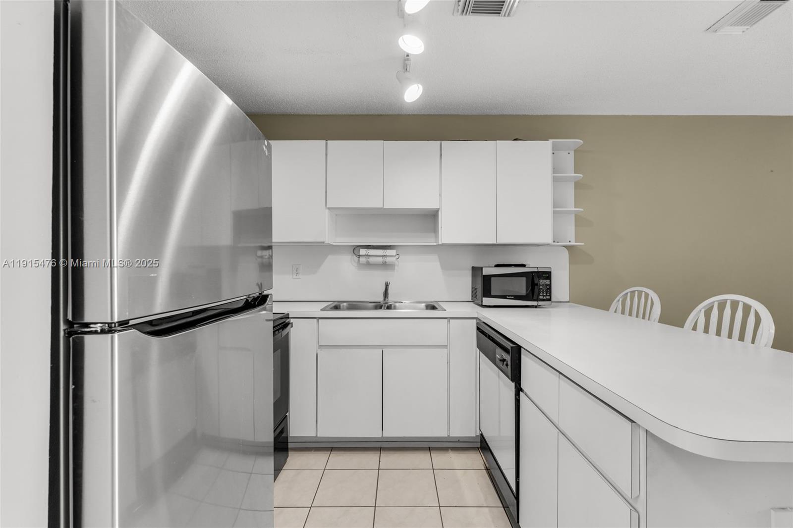 KENDALE LAKES NORTH SEC 9 - Residential Lease