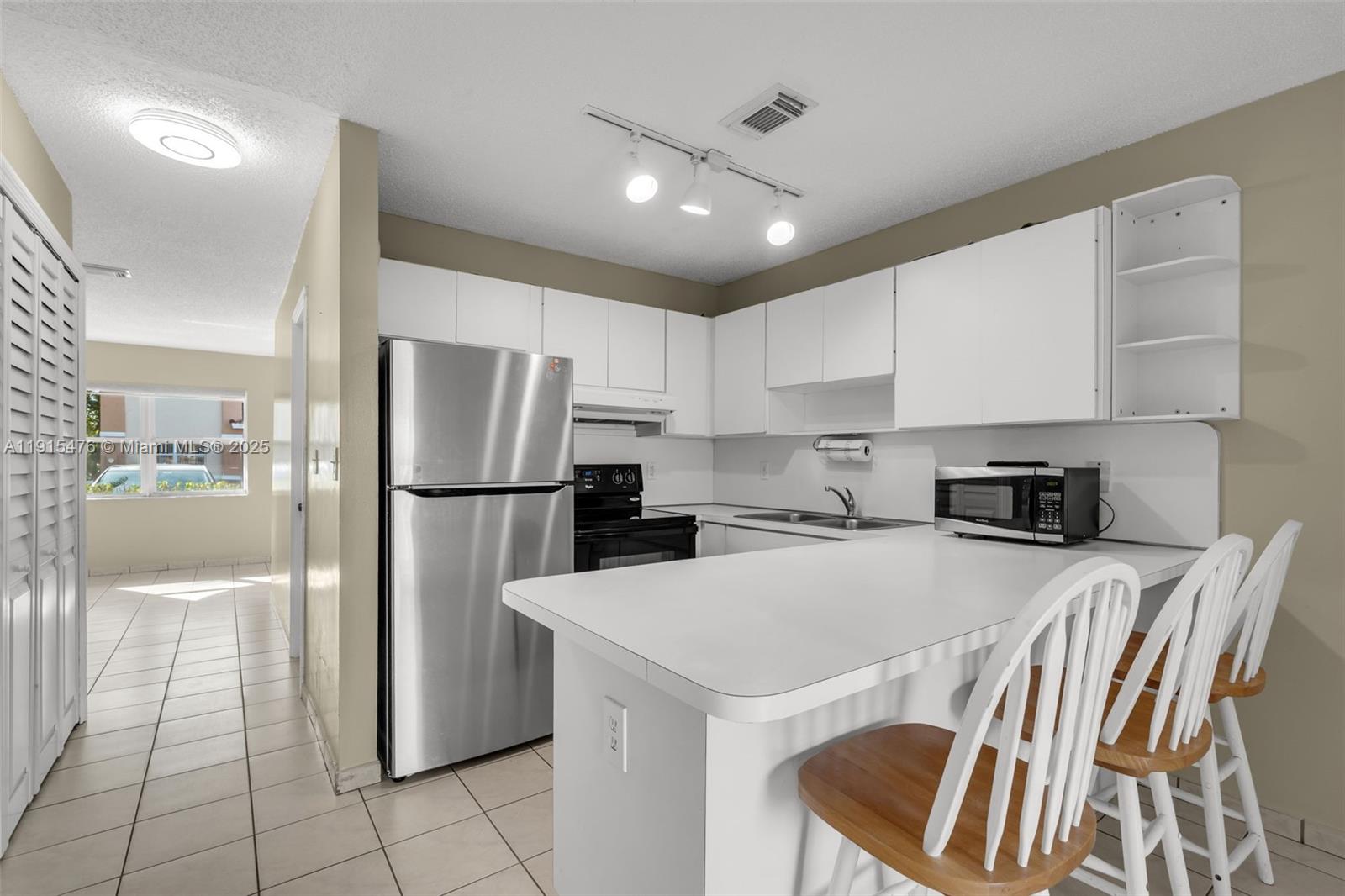 KENDALE LAKES NORTH SEC 9 - Residential Lease