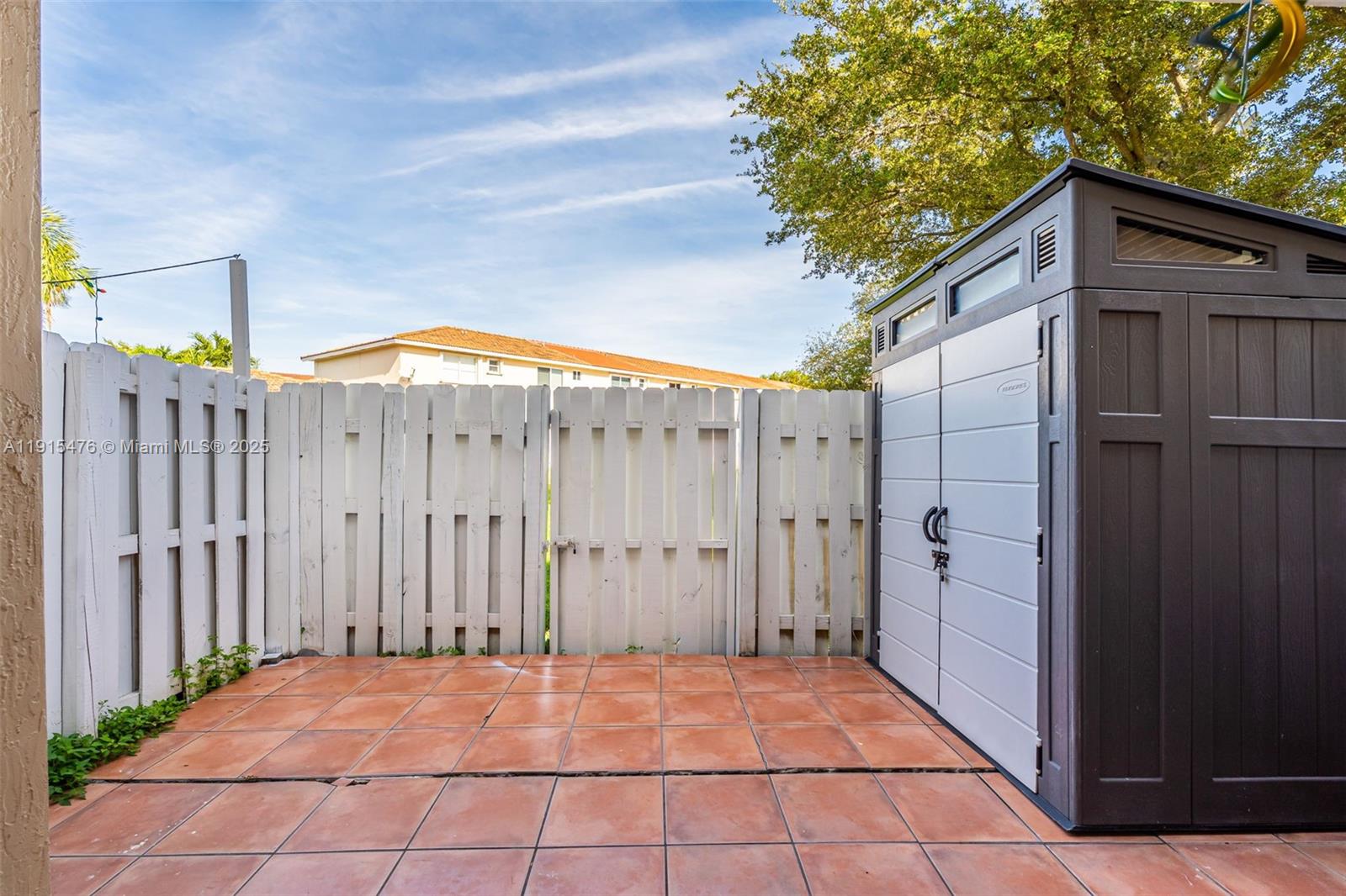 KENDALE LAKES NORTH SEC 9 - Residential Lease