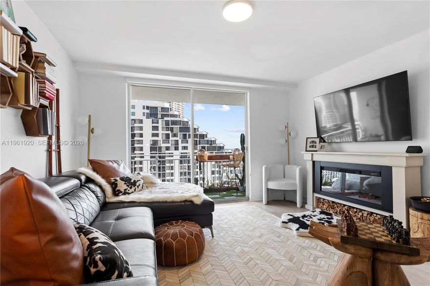 Welcome to Brickell Key. This fully furnished remodeled 1-bed residence boasts upgraded appliances, stylish furnishings Brand new water heater and A/C. Enjoy breathtaking views of Brickell Key, Black out blinds throughout the unit and the convenience of a parking spot on the 1st floor. Excitingly, brand new amenities including common ground area, a pool/Spa and tennis courts/Pickleball. Experience the epitome of modern living in this oasis.