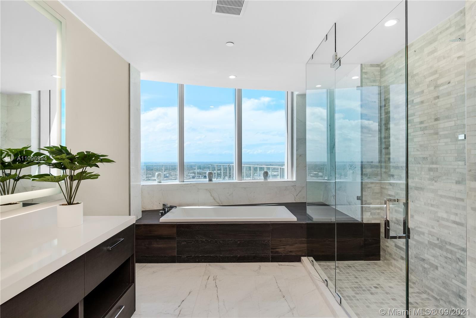 PARAMOUNT MIAMI WORLDCENT - Residential