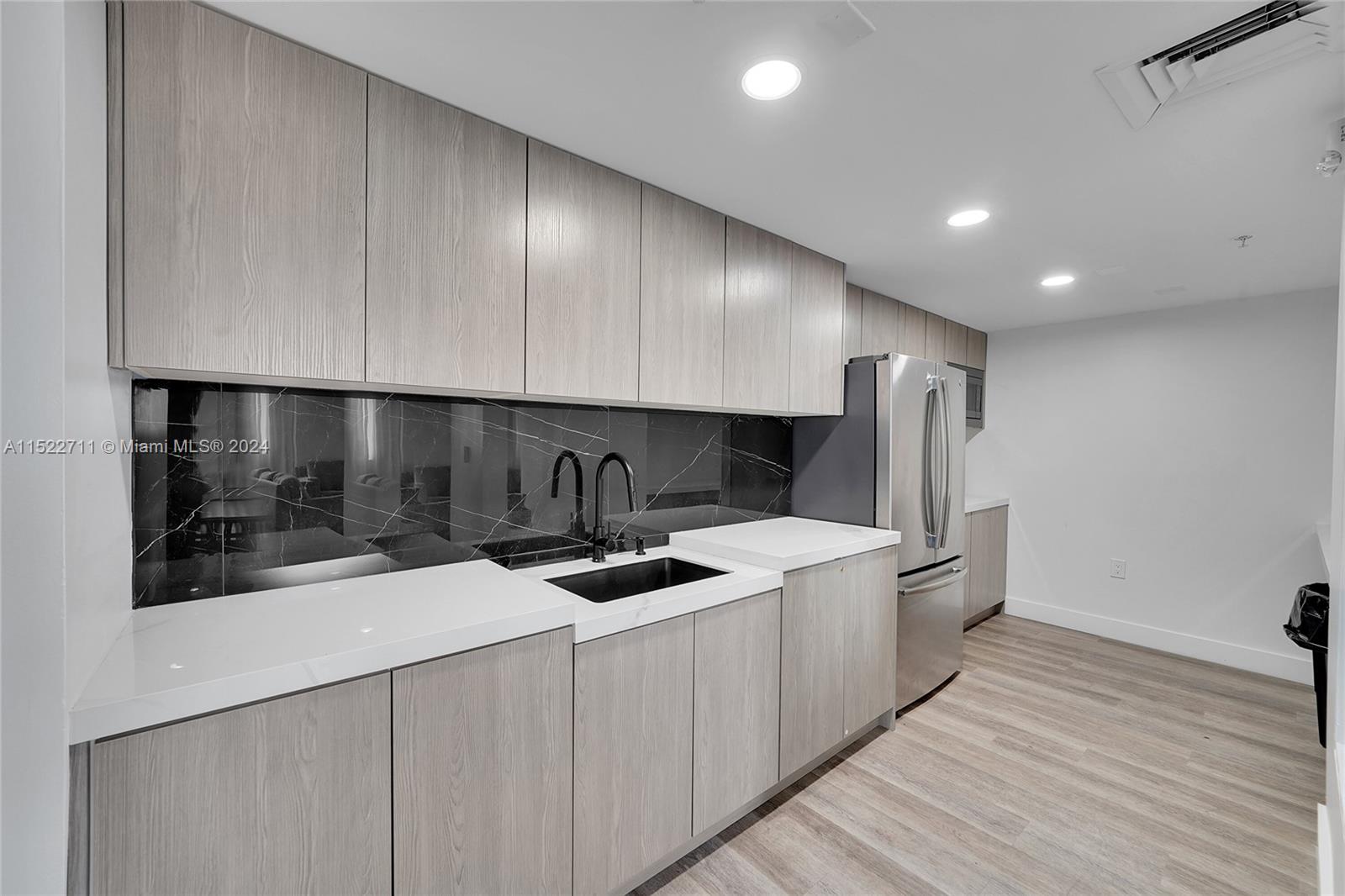 WAVERLY AT LAS OLAS CONDO - Residential