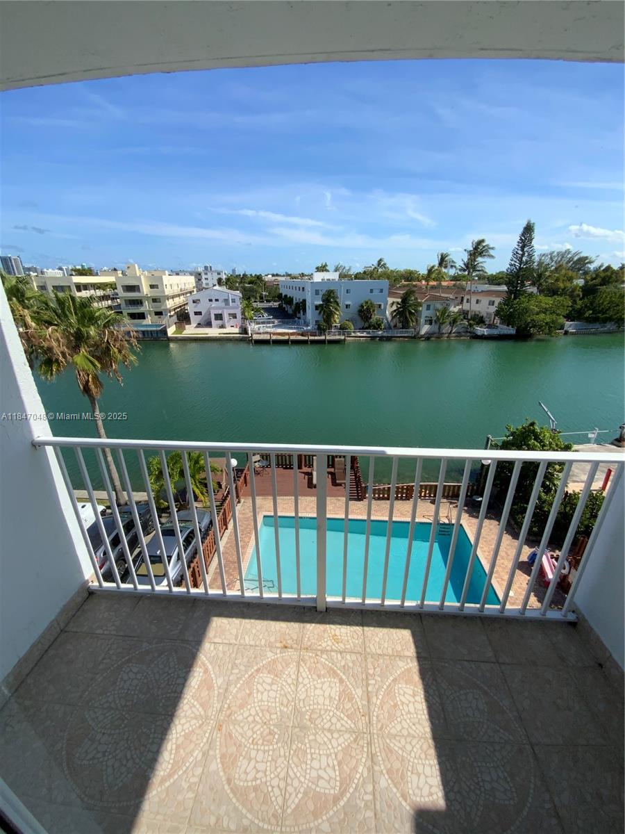 Waterfront 2Beds/2Baths /2assigned parking spaces Less than a mile away from the sand, this bright and spacious unit offers cutest sunsets in town plus a perfect blend of comfort and convenience. The open living and dining area is ideal for relaxing or entertaining, plenty of natural light. Both bedrooms are generously sized, with the primary suite offering a private bathroom. Washer and drier in unit. Enjoy peace of mind in a well-maintained building with secured entry and an assigned parking space. Ideally situated near shops, restaurants, and public transportation.