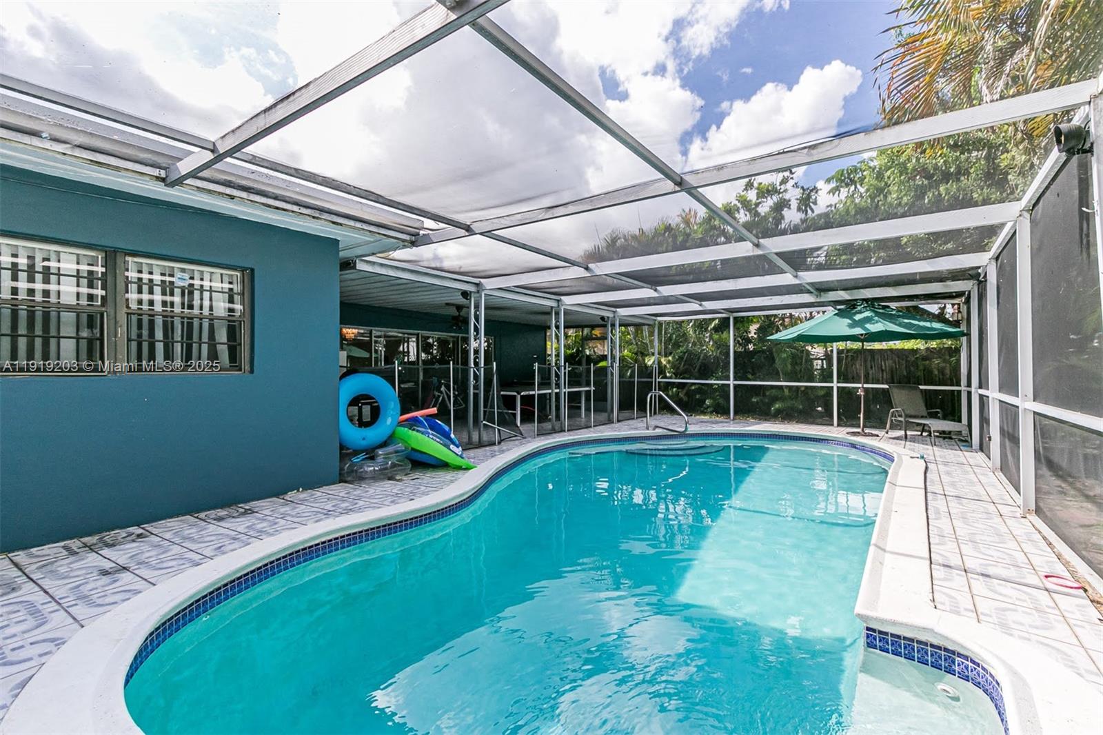 WINDWARD HEIGHTS NO 4 - Residential