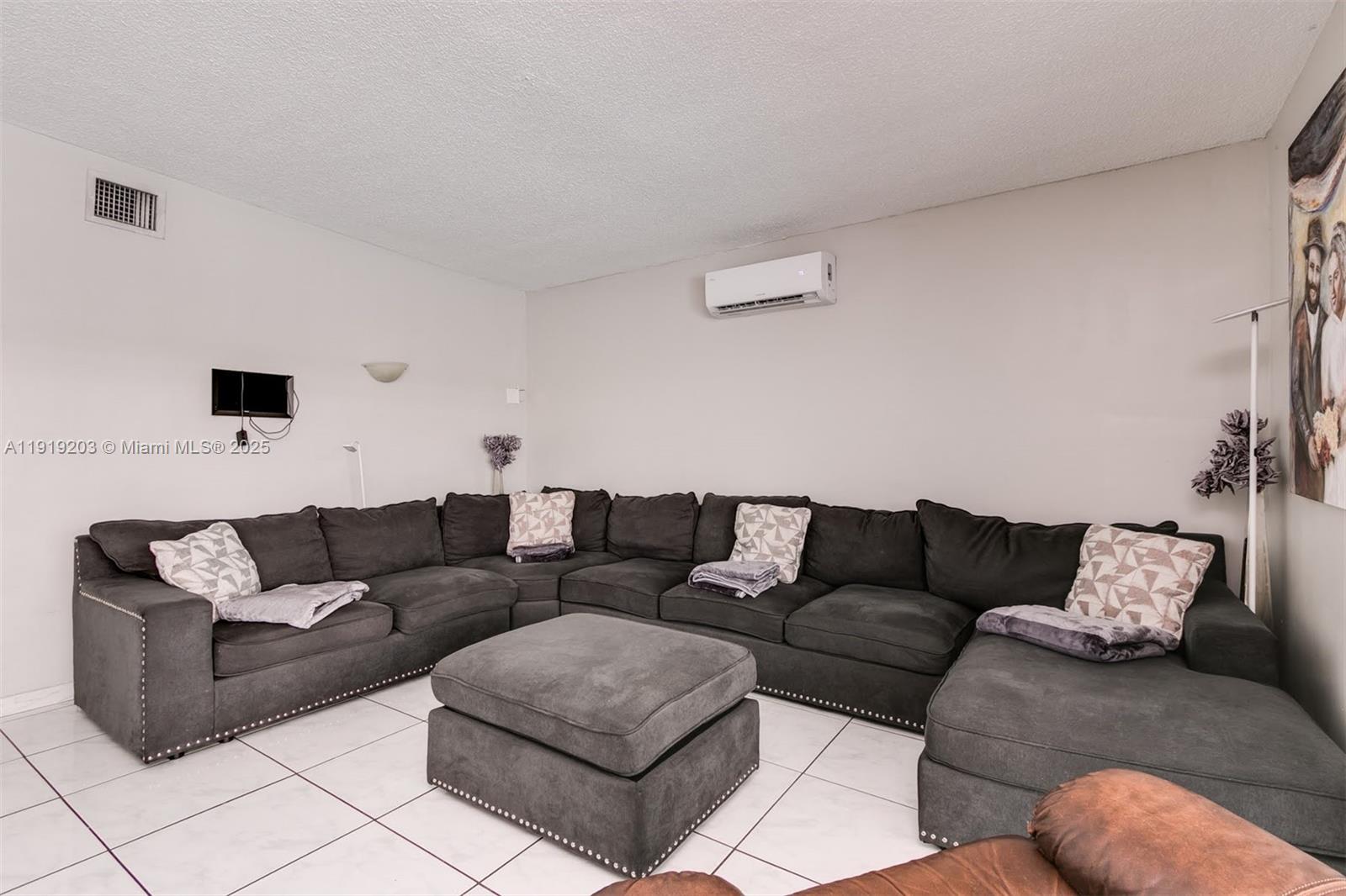 WINDWARD HEIGHTS NO 4 - Residential