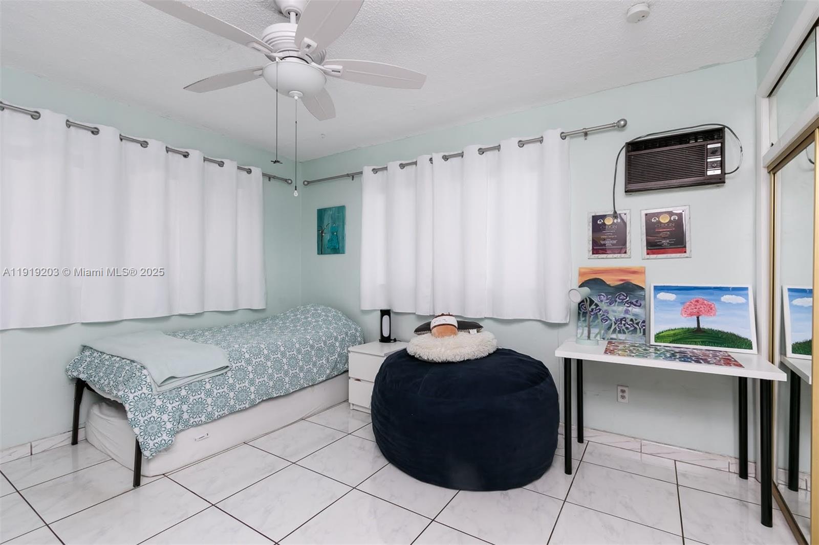 WINDWARD HEIGHTS NO 4 - Residential