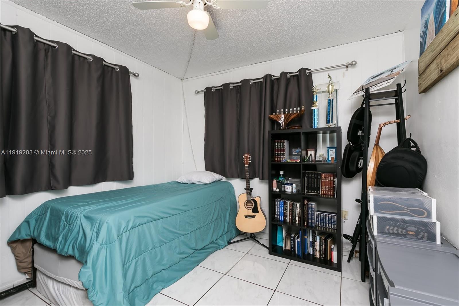 WINDWARD HEIGHTS NO 4 - Residential