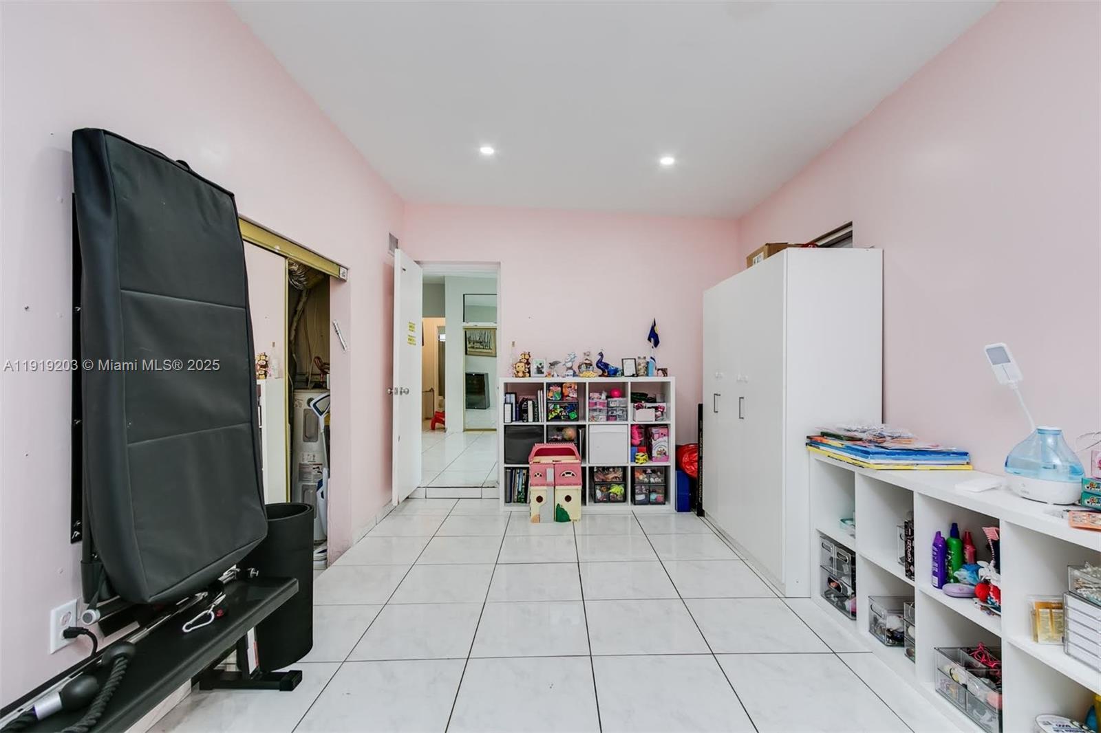 WINDWARD HEIGHTS NO 4 - Residential