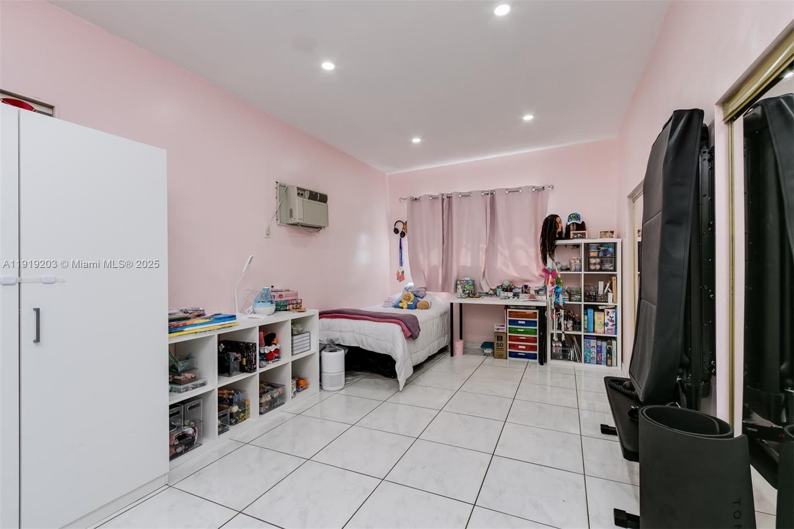 WINDWARD HEIGHTS NO 4 - Residential