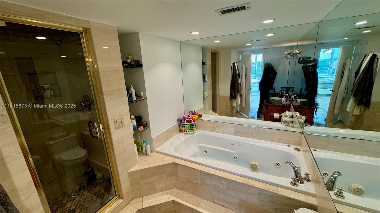 KING COLE CONDO - Residential