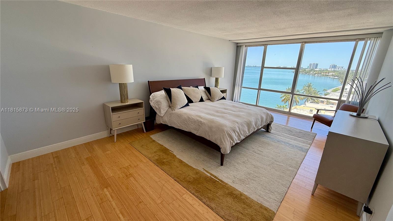 KING COLE CONDO - Residential