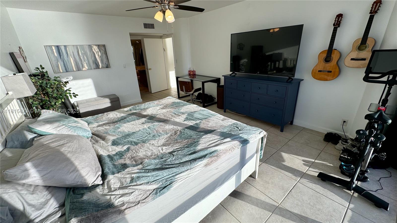 KING COLE CONDO - Residential