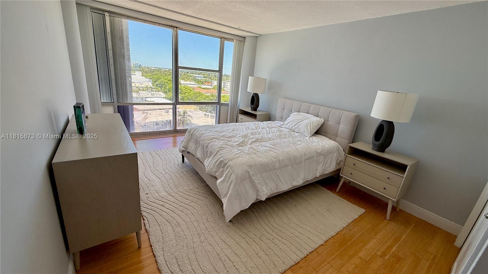 KING COLE CONDO - Residential