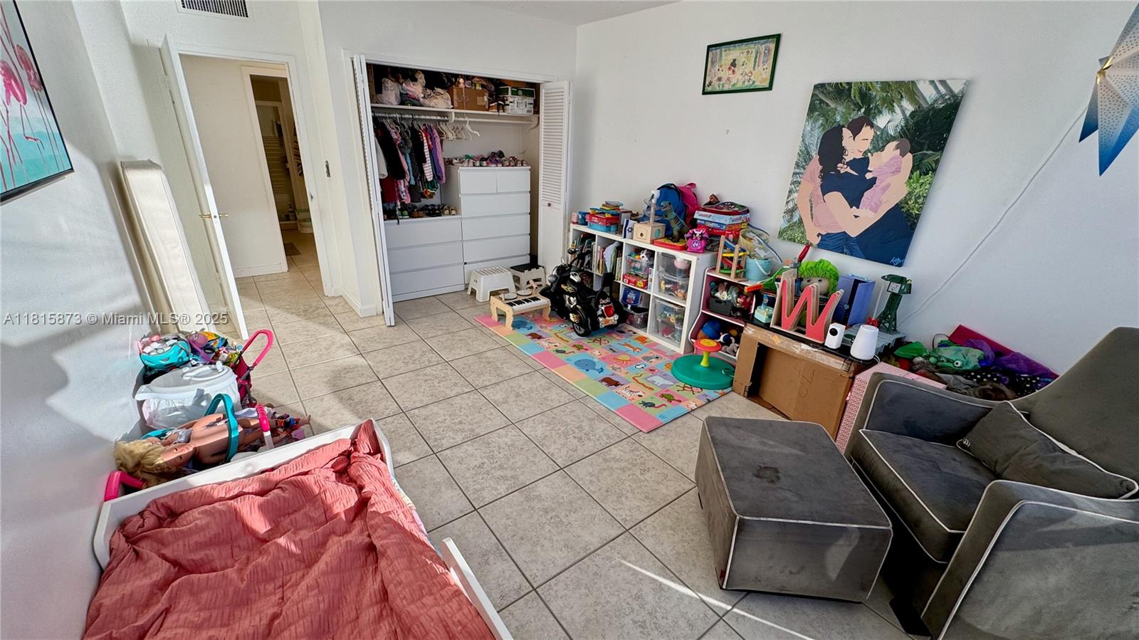 KING COLE CONDO - Residential