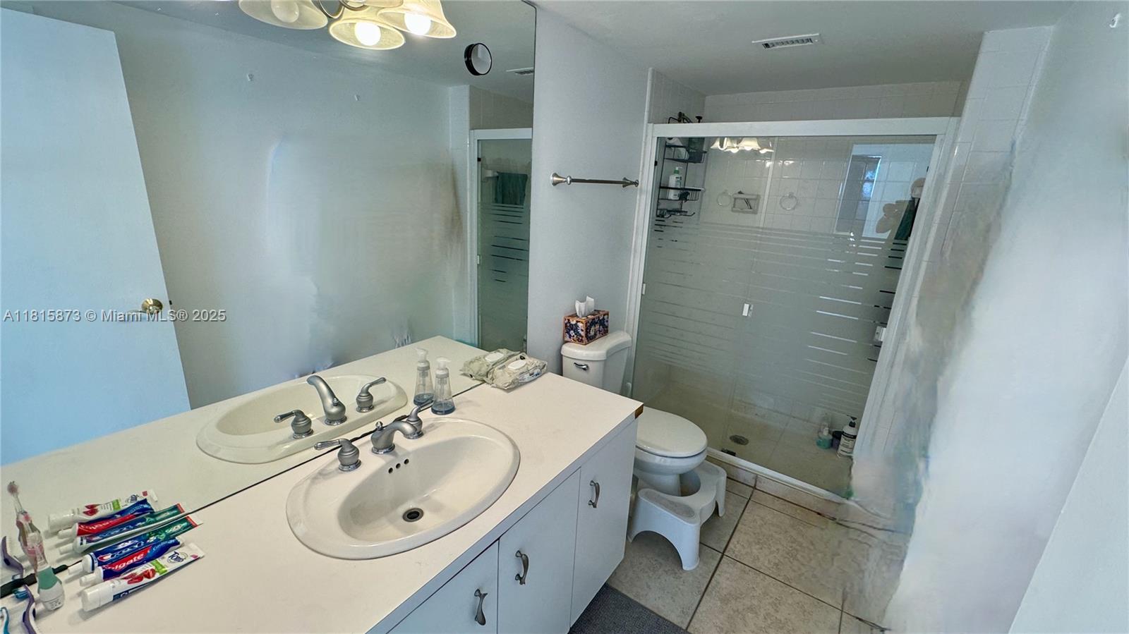 KING COLE CONDO - Residential