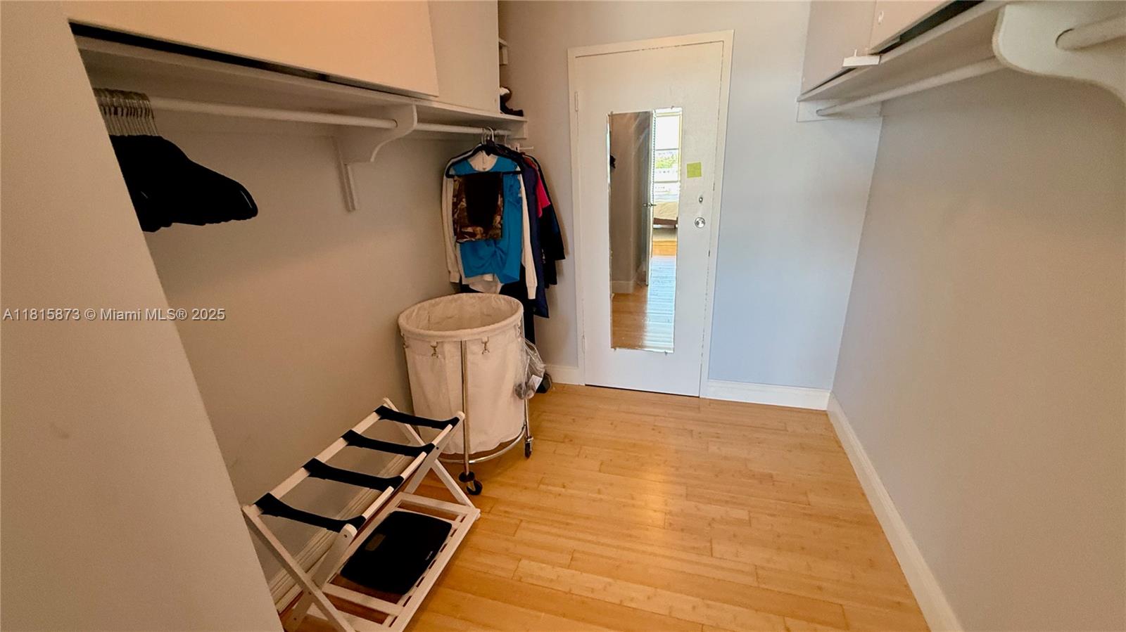 KING COLE CONDO - Residential