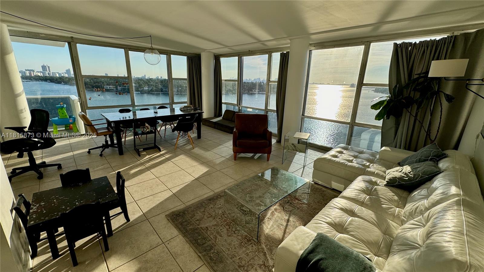 KING COLE CONDO - Residential