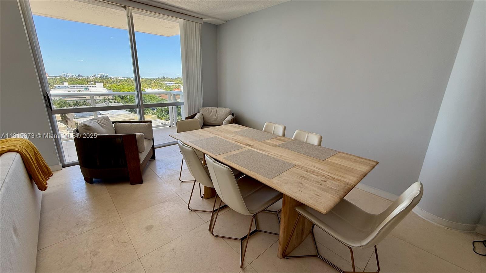 KING COLE CONDO - Residential