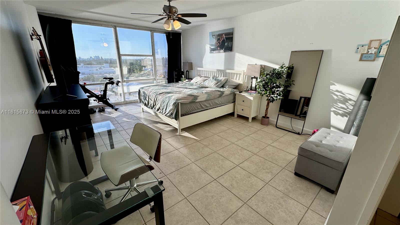 KING COLE CONDO - Residential