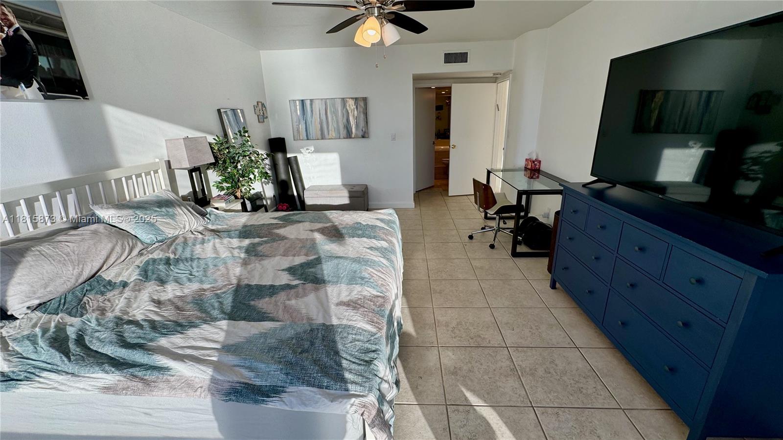 KING COLE CONDO - Residential