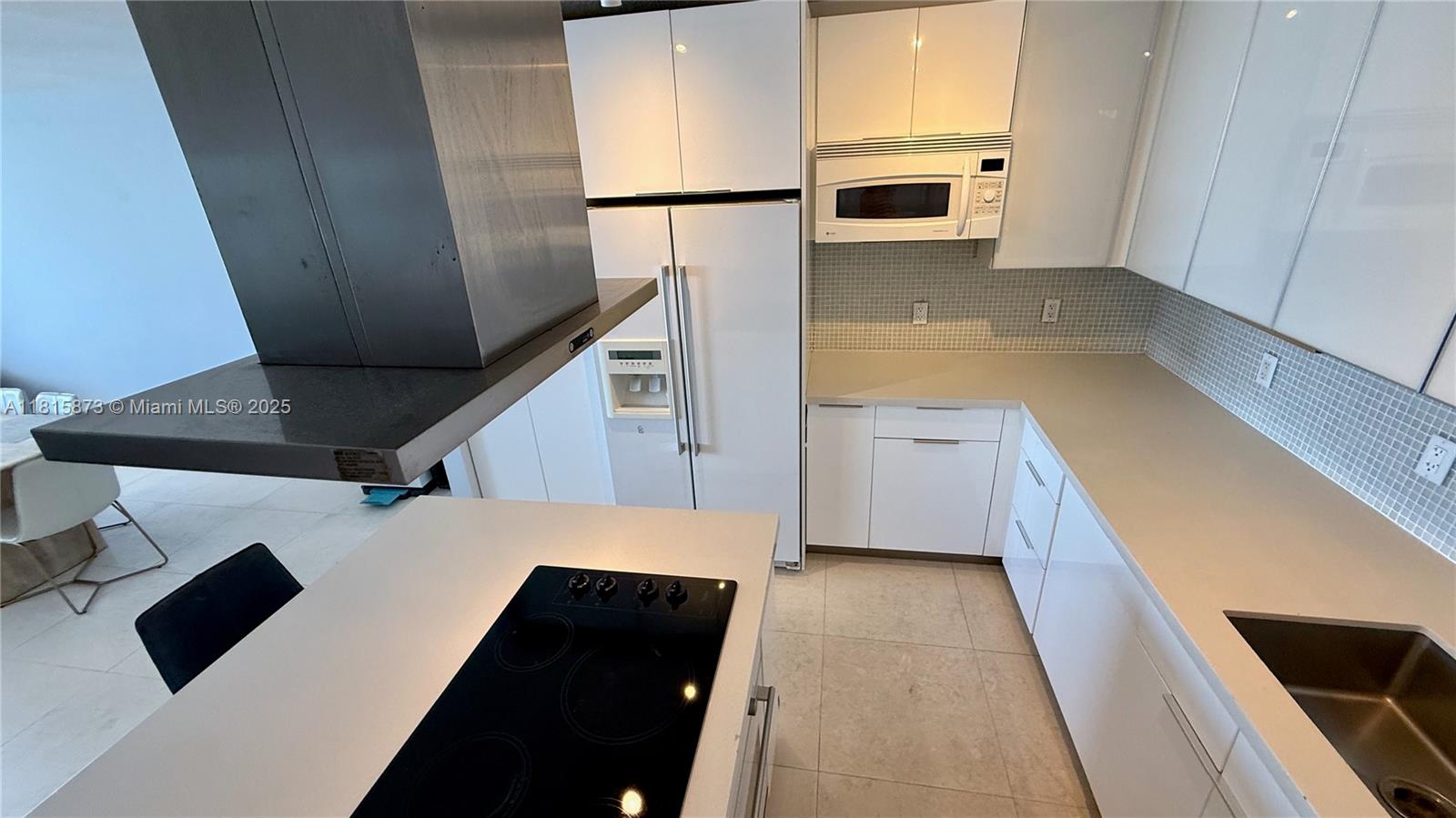 KING COLE CONDO - Residential