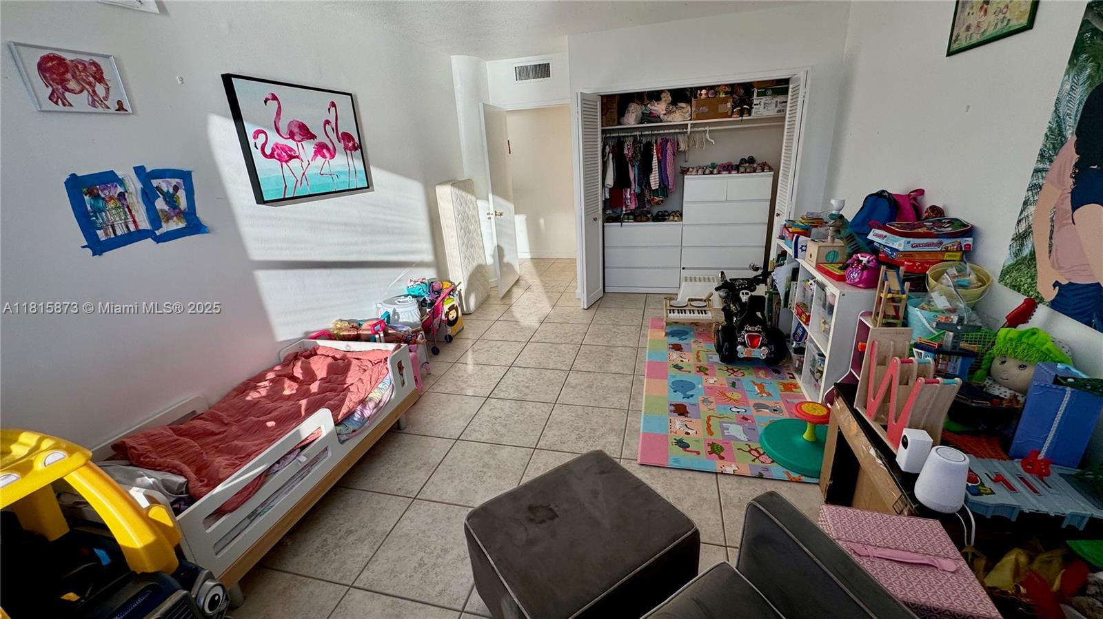 KING COLE CONDO - Residential