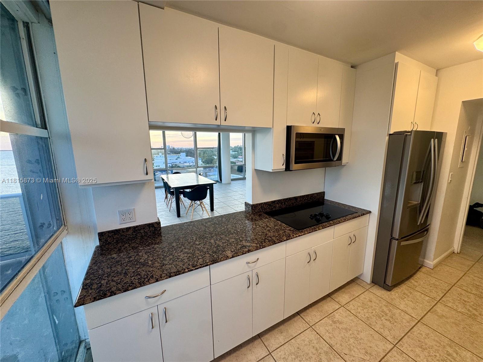 KING COLE CONDO - Residential