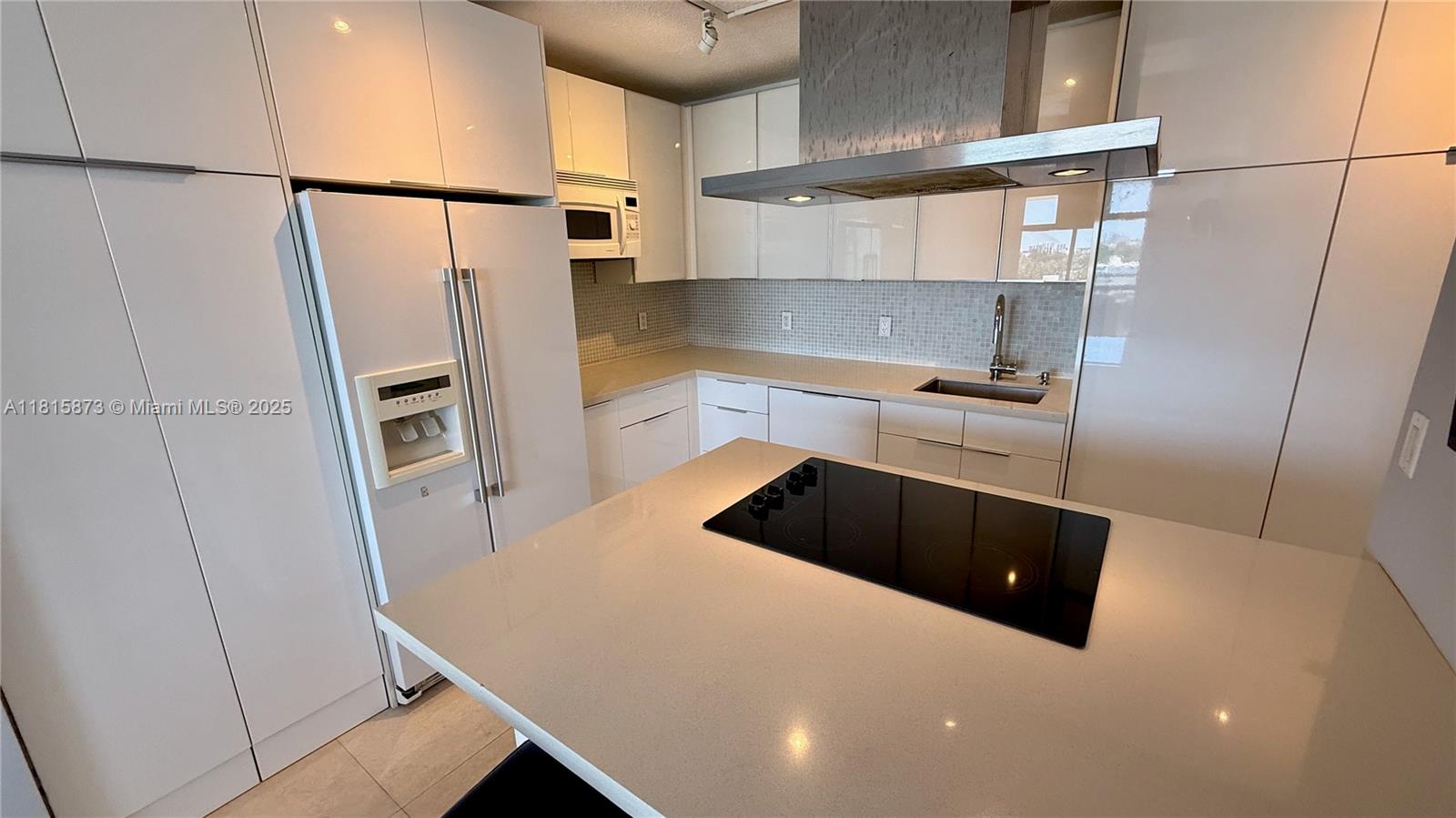 KING COLE CONDO - Residential