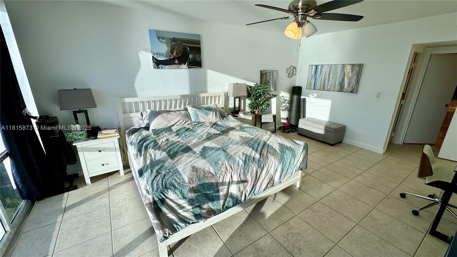 KING COLE CONDO - Residential