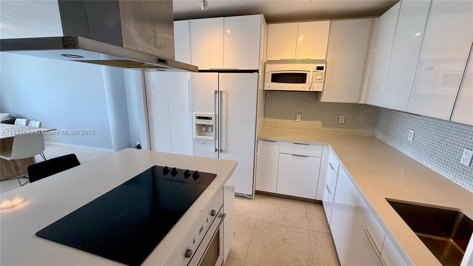 KING COLE CONDO - Residential