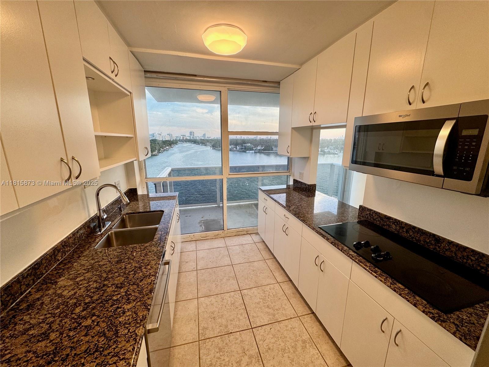 KING COLE CONDO - Residential