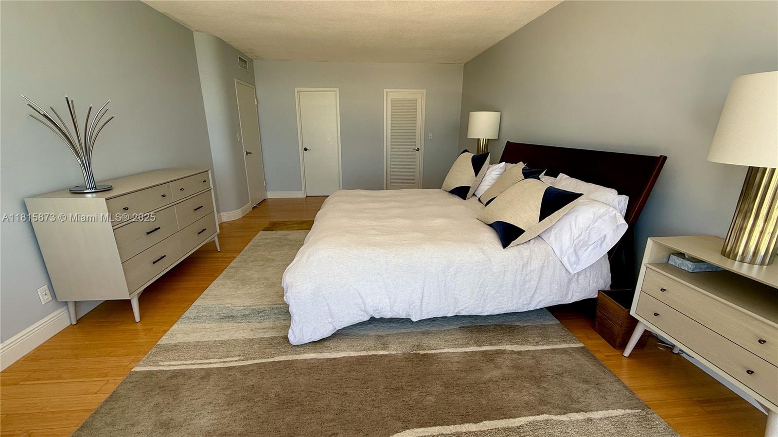 KING COLE CONDO - Residential